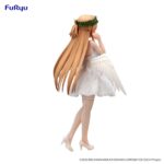 ASUNA SWORD ART ONLINE BICUTE PUREV. Furyu lanza la figura BiCute Pure de Asuna Yuuki, inspirada en la saga "Sword Art Online". Mide aproximadamente 24 cm de alto y está fabricada en ATBC-PVC, ABS y fibras de poliéster para sus acabados textiles y medias realistas. Tiene un diseño elegante, vestida de blanco y pose encantadora sobre una base circular transparente para su exposición.