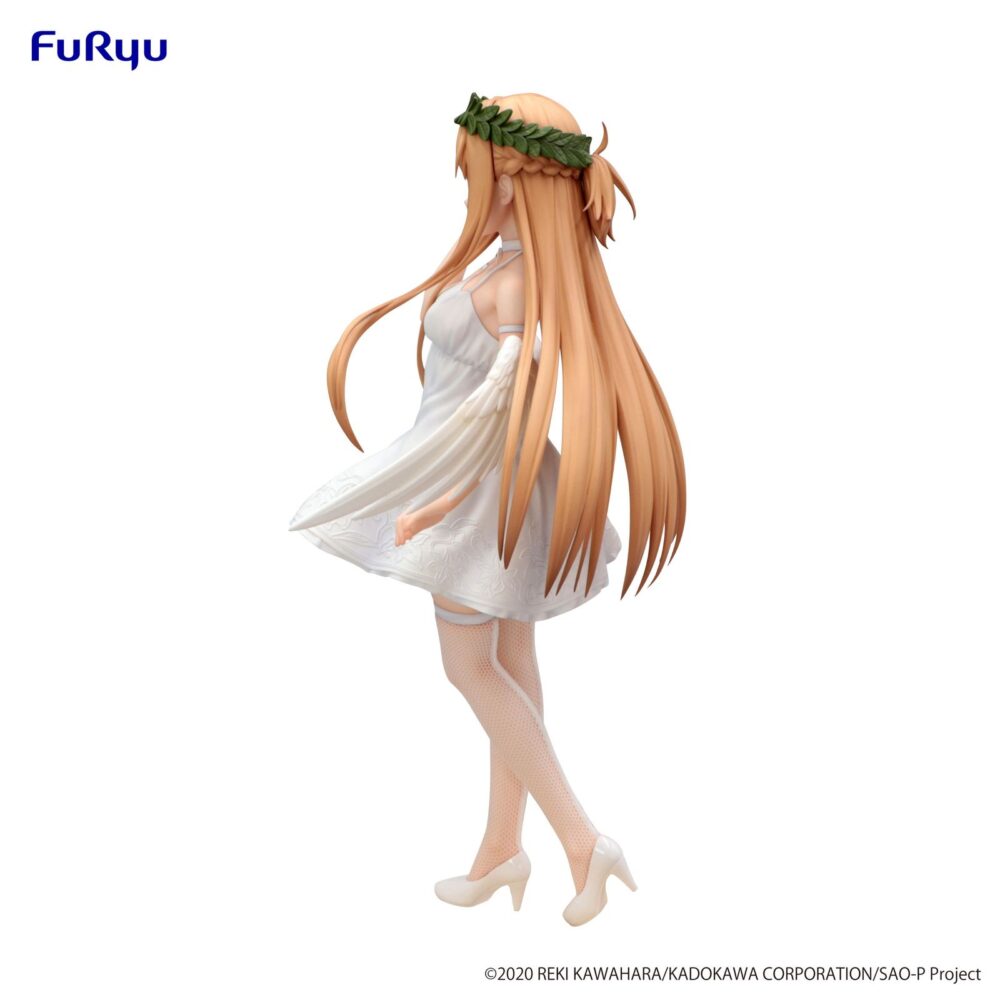 Asuna sword art online bicute purev. Furyu lanza la figura bicute pure de asuna yuuki, inspirada en la saga "sword art online". Mide aproximadamente 24 cm de alto y está fabricada en atbc-pvc, abs y fibras de poliéster para sus acabados textiles y medias realistas. Tiene un diseño elegante, vestida de blanco y pose encantadora sobre una base circular transparente para su exposición.