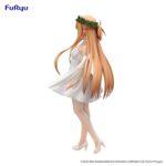 ASUNA SWORD ART ONLINE BICUTE PUREV. Furyu lanza la figura BiCute Pure de Asuna Yuuki, inspirada en la saga "Sword Art Online". Mide aproximadamente 24 cm de alto y está fabricada en ATBC-PVC, ABS y fibras de poliéster para sus acabados textiles y medias realistas. Tiene un diseño elegante, vestida de blanco y pose encantadora sobre una base circular transparente para su exposición.