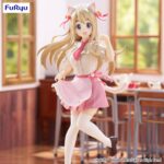 TSUMUGI KOTOBUKI K-ON TRIO-TRY-IT. Furyu introduce en su colección Trio-Try-iT la figura de Tsumugi Kotobuki, una de las cantantes del anime "K-ON!". Fabricada en ATBC-PVC y ABS, mide aproximadamente 22 cm de alto y presenta un acabado de gran calidad. Posando con su cabello al viento y su pierna flexionada con una expresión alegre, tal como se caracteriza su personaje.
