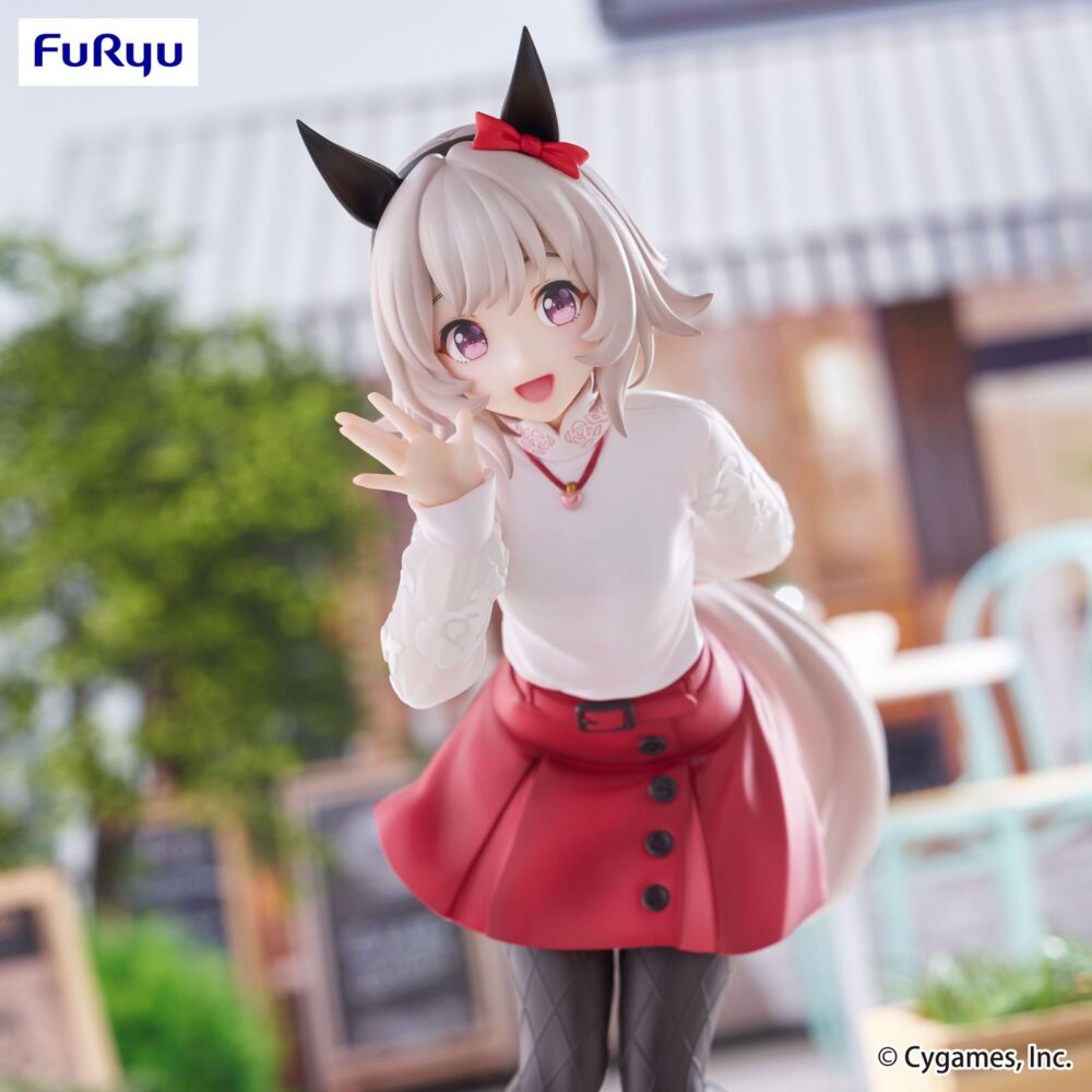 Cerren chan uma musume pretty derby ttrio-try-it. Furyu suma a su catálogo trio-try-it la figura de curren chan, el ángel de los selfies de "umamusume: pretty derby". Fabricada en atbc-pvc y abs, mide 19 cm de alto, saludando con una pose tierna y encantadora siendo fiel a la naturaleza de su personaje.