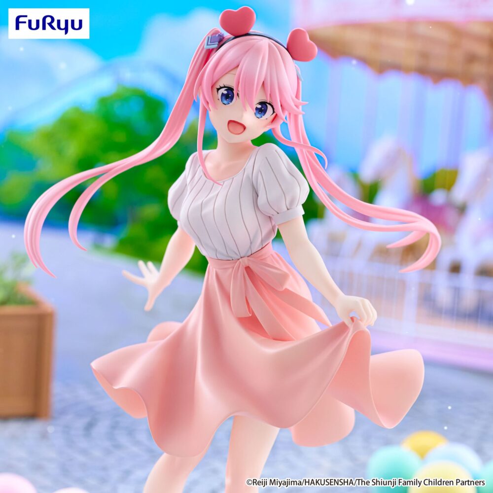 Shiunji ouka: theme park day the shiunji family children trio-try-it. Furyu lanza la figura trio-try-it de ouka shiunji, la tercera hija de la familia shiunji, se presenta en su versión de día de los parques temáticos, inspirada en el anime "the shiunji family children". Mide 21 cm y está hecha en atbc-pvc y abs. Se presenta con su traje rosa en una pose alegre y encantadora.