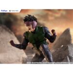 YU OMNIAE SPRIGGAN TENITOL. Furyu incorpora a su línea Tenitol la figura de Yu Ominae, protagonista del anime "Spriggan". Destaca por una pose dinámica y por su musculatura detallada que refleja con precisión las fibras y relieves del cuerpo. El traje A-M presenta arrugas realistas que refuerzan el efecto tridimensional y transmiten una fuerte presencia visual. La figura está pintada, fabricada en PVC y se presenta completamente montada. Mide aproximadamente 13,5 cm de alto e incluye base para su exposición.