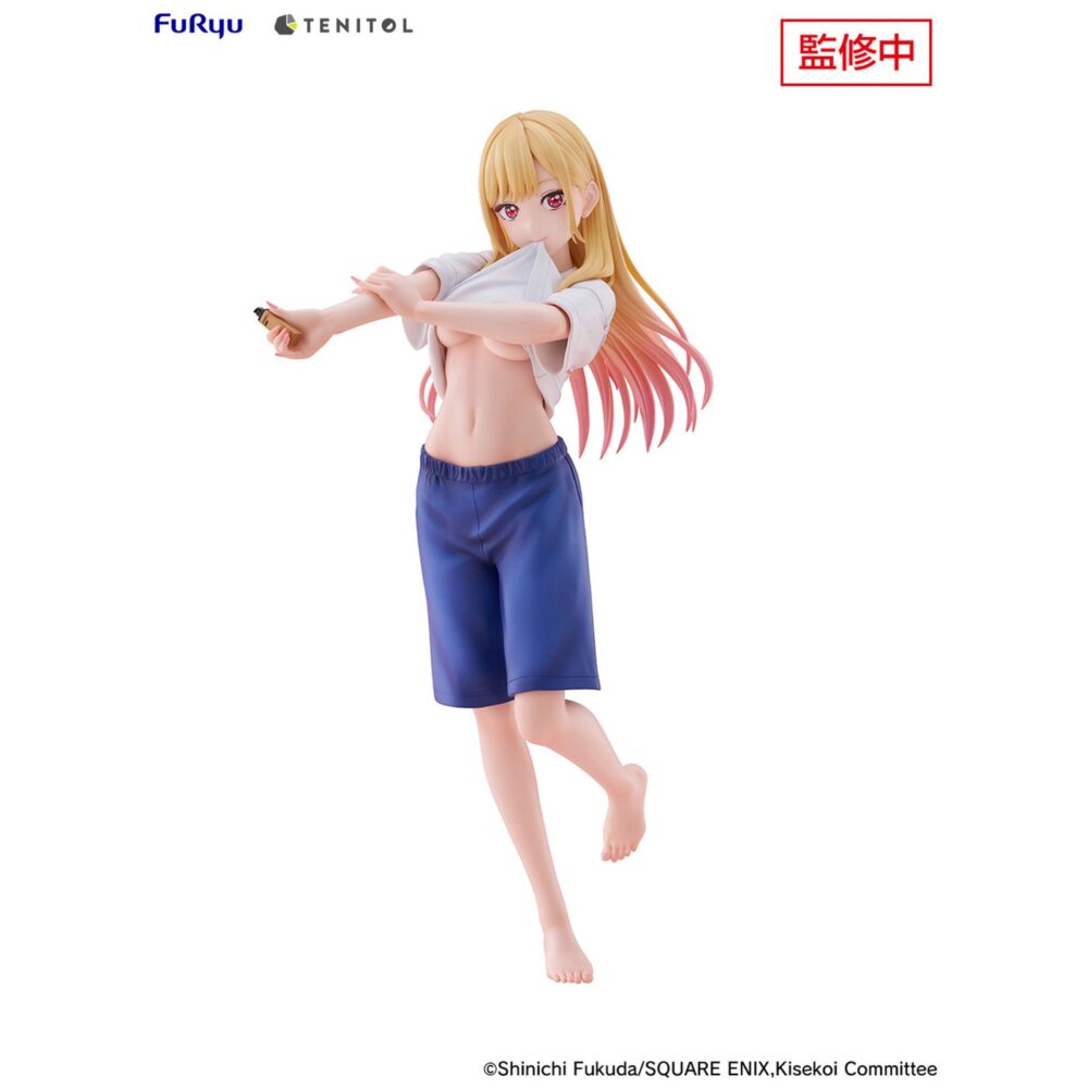 Marin kitagawa gojo’s gym uniform my dress-up darling tenitol tall.  furyu añade a su colección tenitol tall la figura de marin kitagawa con el uniforme de gimnasia de wakana gojo, basada en su aparición en el anime "my dress-up darling". Está representada poniéndose crema en una postura dinámica y sexy. La figura mide aproximadamente 30 cm y cuenta con una base circular transparente que le aporta estabilidad.