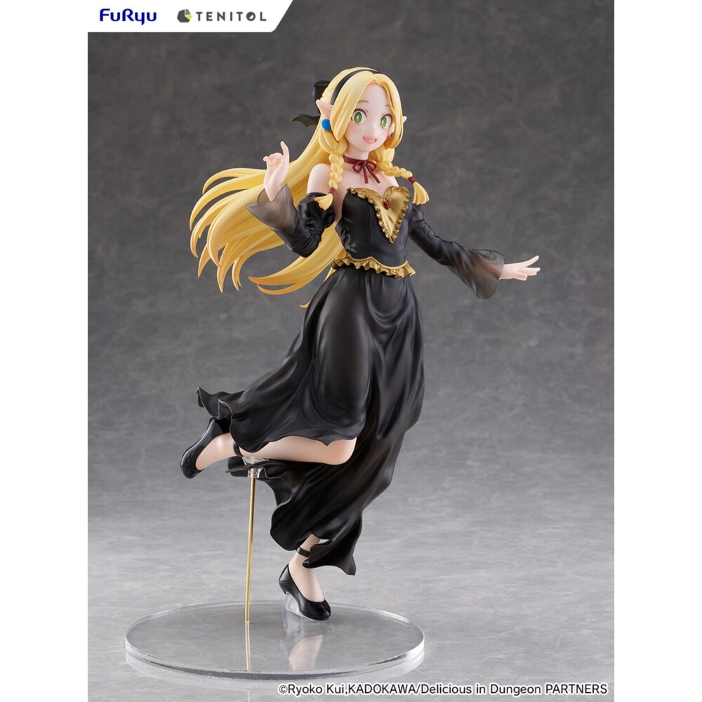 Marcille donato dress style version delicious in dungeon tenitol tall. Furyu añade a su colección tenitol tall la figura de marcille donato con un vestido negro y detalles dorados, un diseño original exclusivo para la marca. Está basada en su aparición en el anime "delicious in dungeon" ("tragones y mazmorras" en españa) y muestra a la elfo de una manera muy dinámica y lujosa gracias a los detalles del pelo y la ropa. La figura mide aproximadamente 28 cm y cuenta con una base circular transparente que le aporta estabilidad.
