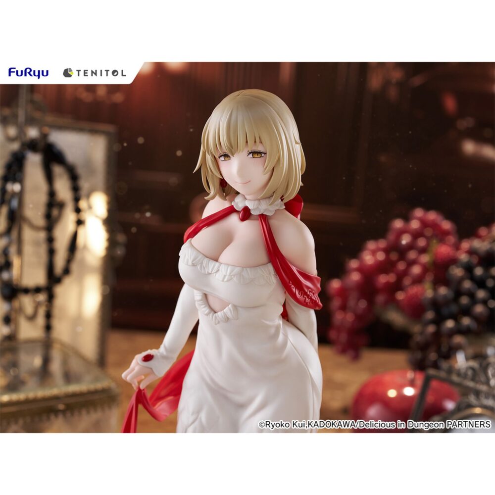 Falin touden dress style version delicious in dungeon tenitol tall. Furyu añade a su colección tenitol tall la figura de falin touden con un vestido inspirado en una quimera, un diseño original exclusivo para la marca. Está basada en su aparición en el anime "delicious in dungeon" ("tragones y mazmorras" en españa) y muestra a la maga de una manera elegante gracias a los detalles de la ropa. El rojo brillante del fular y de los zapatos, contrasta con el blanco del traje. La figura mide aproximadamente 30 cm y cuenta con una base circular transparente que le aporta estabilidad.
