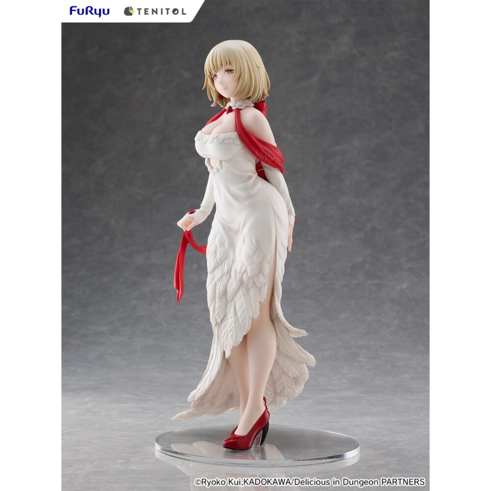 Falin touden dress style version delicious in dungeon tenitol tall. Furyu añade a su colección tenitol tall la figura de falin touden con un vestido inspirado en una quimera, un diseño original exclusivo para la marca. Está basada en su aparición en el anime "delicious in dungeon" ("tragones y mazmorras" en españa) y muestra a la maga de una manera elegante gracias a los detalles de la ropa. El rojo brillante del fular y de los zapatos, contrasta con el blanco del traje. La figura mide aproximadamente 30 cm y cuenta con una base circular transparente que le aporta estabilidad.