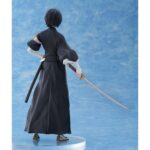 RUKIA KUCHIKI BLEACH POP UP PARADE SP. Good Smile Company suma a su colección Pop Up Parade la figura de Rukia Kuchiki, personaje de la serie anime "Bleach". Esta figura no articulada de aproximadamente 16 cm se presenta con base circular trasparente y destaca por su calidad a un precio accesible, conservando una representación fiel del personaje.