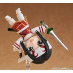 KYOU KAI KINGDOM NENDOROID. Good Smile Arts Shanghai presenta en su colección Nendoroid la figura de Kyou Kai, la misteriosa guerrera de la serie "Kingdom". Esta figura articulada de aproximadamente 10 cm incluye 3x placas faciales (seria, sonriente y de combate), 1x espada Ryoku Sui, 1x funda de Ryoku Sui, 1x carne de conejo y otros complementos para diferentes poses. Viene con base transparente para exposición.