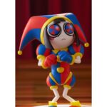 POMNI THE AMAZING DIGITAL CIRCUS POP UP PARADE. Good Smile Company suma a su línea Pop Up Parade la figura de Pomni, del popular programa de animación generada por ordenador "The Amazing Digital Circus". Con una altura aproximada de 11 cm, esta figura no articulada se presenta con su colorido traje y cuenta con una base circular transparente para exhibición. Ideal para exponer con JAX THE AMAZING DIGITAL CIRCUS NENDOROID (se venden por separado).