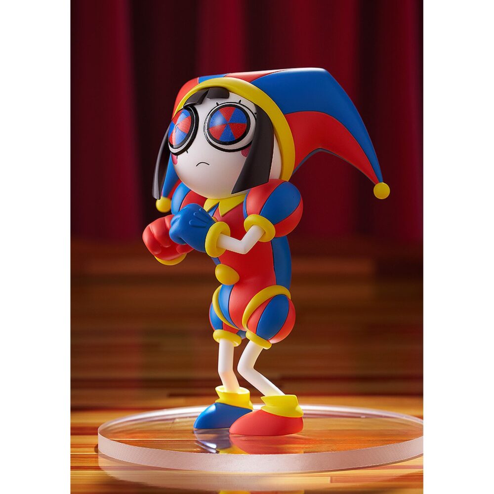 Pomni the amazing digital circus pop up parade. Good smile company suma a su línea pop up parade la figura de pomni, del popular programa de animación generada por ordenador "the amazing digital circus". Con una altura aproximada de 11 cm, esta figura no articulada se presenta con su colorido traje y cuenta con una base circular transparente para exhibición. Ideal para exponer con jax the amazing digital circus nendoroid (se venden por separado).