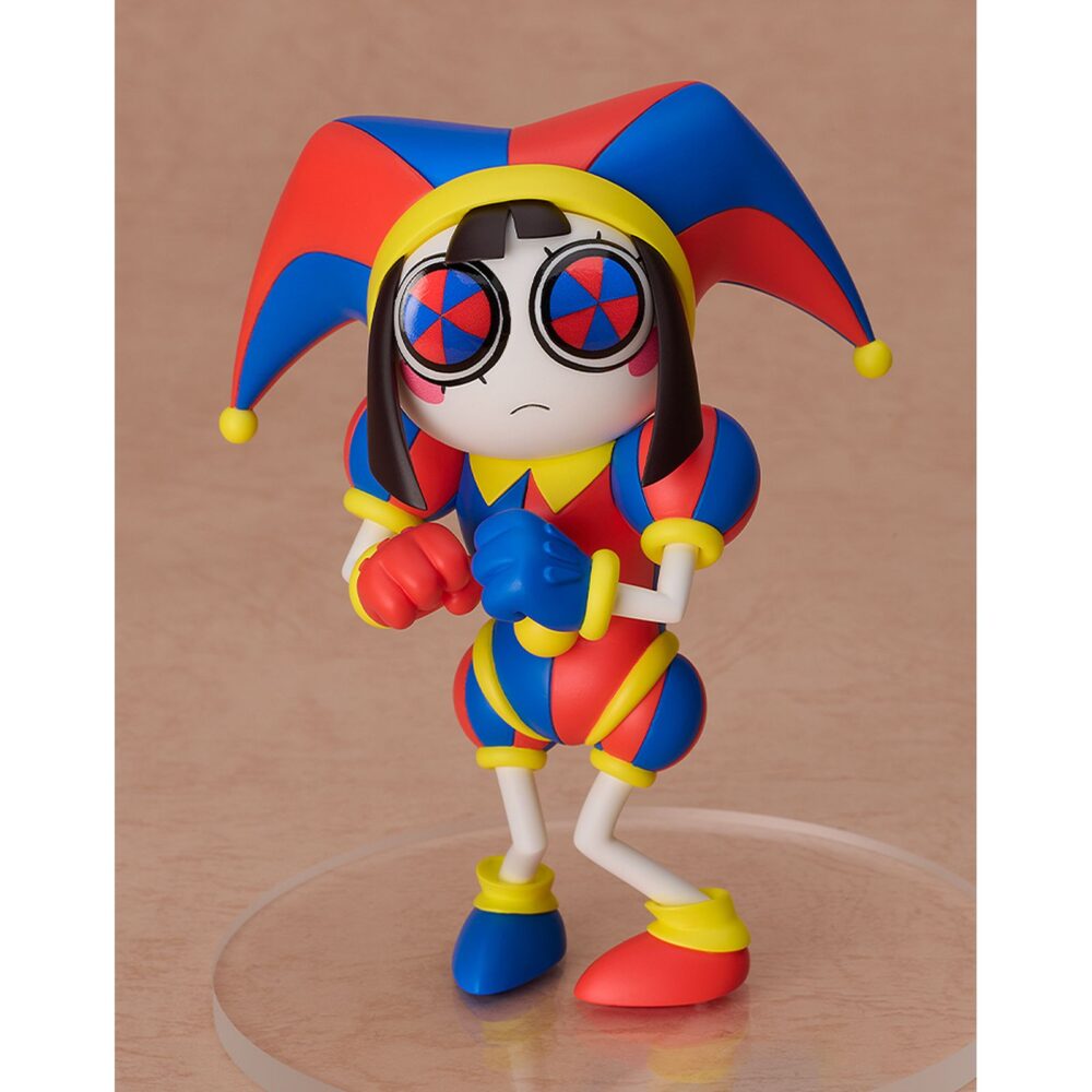 Pomni the amazing digital circus pop up parade. Good smile company suma a su línea pop up parade la figura de pomni, del popular programa de animación generada por ordenador "the amazing digital circus". Con una altura aproximada de 11 cm, esta figura no articulada se presenta con su colorido traje y cuenta con una base circular transparente para exhibición. Ideal para exponer con jax the amazing digital circus nendoroid (se venden por separado).