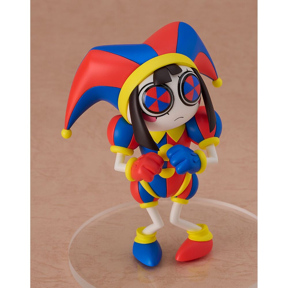 Pomni the amazing digital circus pop up parade. Good smile company suma a su línea pop up parade la figura de pomni, del popular programa de animación generada por ordenador "the amazing digital circus". Con una altura aproximada de 11 cm, esta figura no articulada se presenta con su colorido traje y cuenta con una base circular transparente para exhibición. Ideal para exponer con jax the amazing digital circus nendoroid (se venden por separado).