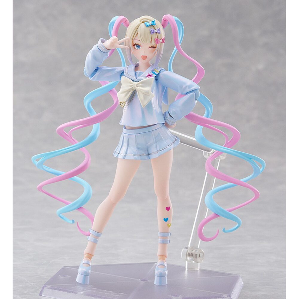 Omgkawaiiangel needy streamer overload figma. Good smile company incorpora a su colección figma la figura de omg kawaii angel, la protagonista del videojuego "needy streamer overload". Esta figura articulada de 15 cm de altura incluye 4x placas faciales (sonriente, alegre, guiñando un ojo y asustada), 1x gato y 6x manos intercambiables. Se presenta con su característico traje azul (decorado con lazos y corazones) y las típicas coletas que le aportan dinamismo. Como parte de la colección cuenta con su base hexagonal semitransparente con el logotipo de figma.