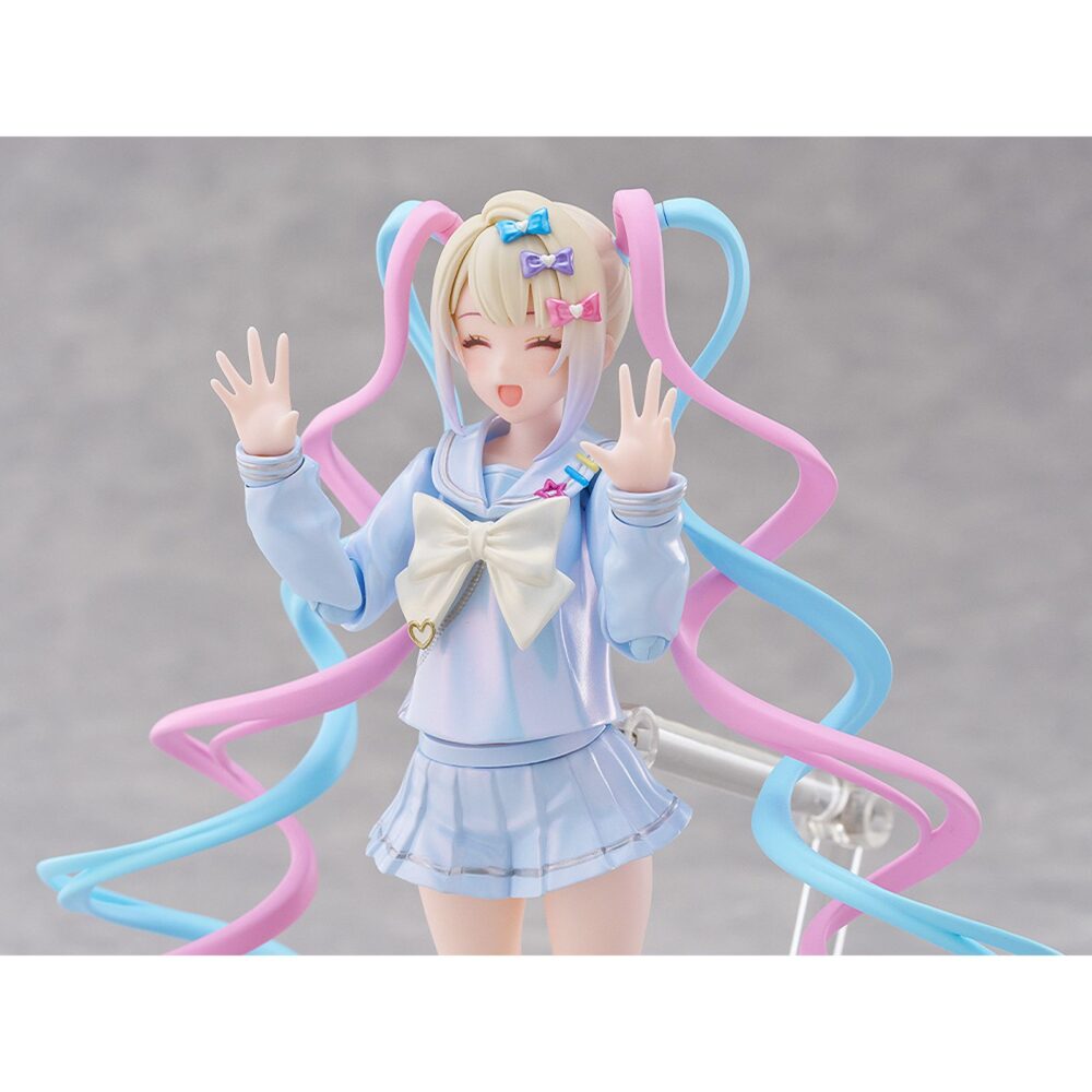 Omgkawaiiangel needy streamer overload figma. Good smile company incorpora a su colección figma la figura de omg kawaii angel, la protagonista del videojuego "needy streamer overload". Esta figura articulada de 15 cm de altura incluye 4x placas faciales (sonriente, alegre, guiñando un ojo y asustada), 1x gato y 6x manos intercambiables. Se presenta con su característico traje azul (decorado con lazos y corazones) y las típicas coletas que le aportan dinamismo. Como parte de la colección cuenta con su base hexagonal semitransparente con el logotipo de figma.