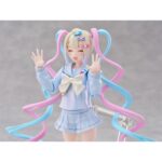 OMGKAWAIIANGEL NEEDY STREAMER OVERLOAD FIGMA. Good Smile Company incorpora a su colección Figma la figura de OMG Kawaii Angel, la protagonista del videojuego "Needy Streamer Overload". Esta figura articulada de 15 cm de altura incluye 4x placas faciales (sonriente, alegre, guiñando un ojo y asustada), 1x gato y 6x manos intercambiables. Se presenta con su característico traje azul (decorado con lazos y corazones) y las típicas coletas que le aportan dinamismo. Como parte de la colección cuenta con su base hexagonal semitransparente con el logotipo de Figma.