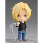 ASH LYNX BANANA FISH NENDOROID. Orange Rouge reincorpora a su línea Nendoroid la figura de Ash Lynx, protagonista del anime "Banana Fish". Esta figura articulada de aproximadamente 10 cm incluye 3x placas faciales (expresión estándar, gritando y sonriendo), 1x colgante, 1x pistola y 1x cuchillo, ideales para recrear escenas tanto de acción como del día a día. Viene con base transparente para exposición.