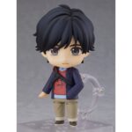EIJI OKUMARA BANANA FISH NENDOROID. Orange Rouge reintroduce en su colección Nendoroid la figura de de Eiji Okumura, el estudiante universitario y asistente de cámara de la serie anime "Banana Fish". Esta figura articulada de unos 10 cm incluye 3x placas faciales (expresión estándar, sonriente y haciendo pucheros). Entre los accesorios incluidos se encuentran 1x bolso, 1x ración de arroz y 1x par de palillos. Viene con base transparente para exposición.