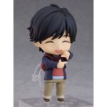 EIJI OKUMARA BANANA FISH NENDOROID. Orange Rouge reintroduce en su colección Nendoroid la figura de de Eiji Okumura, el estudiante universitario y asistente de cámara de la serie anime "Banana Fish". Esta figura articulada de unos 10 cm incluye 3x placas faciales (expresión estándar, sonriente y haciendo pucheros). Entre los accesorios incluidos se encuentran 1x bolso, 1x ración de arroz y 1x par de palillos. Viene con base transparente para exposición.
