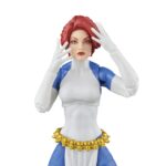 MYSTIQUE X-MEN MARVEL LEGENDS SERIES.Hasbro presenta dentro de la colección Marvel Legends Series esta figura articulada de Marvel's Mystique (conocida como Mística en España) inspirada en su aparición en la historia de "X-Men" de la colección Marvel Comics. Mide aproximadamente 15 cm y cuenta con más de 20 puntos de articulación para recrear poses dinámicas. Incluye: 2x manos intercambiables, 1x cabeza alternativa que la muestra transformada en Jean Grey y 2x armas. Destaca su diseño fiel al personaje con un acabado premium y presentación tipo blíster con estética retro. UNIDADES LIMITADAS.