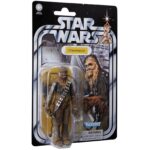 CHEWBACCA VINTAGE COLLECTION STAR WARS RETURN OF THE JEDI. Hasbro suma a su colección The Vintage Collection la figura articulada de Chewbacca, inspirada en su aparición en la película "Star Wars: A New Hope" (o "Star Wars: Una nueva esperanza" en España). Mide 9,5 cm de altura e incluye 1x ballesta como accesorio. Se presenta en un blíster estilo vintage. UNIDADES LIMITADAS.