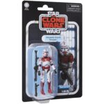 IMPERIAL SHOCK TROOPER VINTAGE COLLECTION STAR WARS THE CLONE WARS. Hasbro introduce a su colección The Vintage Collection la figura articulada de un soldado de choque imperial, inspirada en su aparición en la serie de animación "Star Wars: The Clone Wars". Mide 9,5 cm de altura e incluye 2x blaster (uno largo y otro corto). Se presenta en un blíster estilo vintage. UNIDADES LIMITADAS.