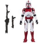 IMPERIAL SHOCK TROOPER VINTAGE COLLECTION STAR WARS THE CLONE WARS. Hasbro introduce a su colección The Vintage Collection la figura articulada de un soldado de choque imperial, inspirada en su aparición en la serie de animación "Star Wars: The Clone Wars". Mide 9,5 cm de altura e incluye 2x blaster (uno largo y otro corto). Se presenta en un blíster estilo vintage. UNIDADES LIMITADAS.