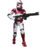 IMPERIAL SHOCK TROOPER VINTAGE COLLECTION STAR WARS THE CLONE WARS. Hasbro introduce a su colección The Vintage Collection la figura articulada de un soldado de choque imperial, inspirada en su aparición en la serie de animación "Star Wars: The Clone Wars". Mide 9,5 cm de altura e incluye 2x blaster (uno largo y otro corto). Se presenta en un blíster estilo vintage. UNIDADES LIMITADAS.