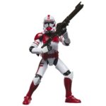 IMPERIAL SHOCK TROOPER VINTAGE COLLECTION STAR WARS THE CLONE WARS. Hasbro introduce a su colección The Vintage Collection la figura articulada de un soldado de choque imperial, inspirada en su aparición en la serie de animación "Star Wars: The Clone Wars". Mide 9,5 cm de altura e incluye 2x blaster (uno largo y otro corto). Se presenta en un blíster estilo vintage. UNIDADES LIMITADAS.