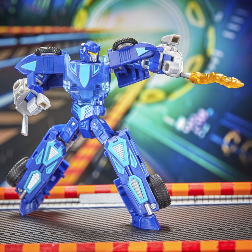 Twin mill transformers collaborative hot weels x transformers. Hasbro añade a su colección transformers collaborative esta figura del emblemático vehículo twin mill de la marca hot wheels. Mide 12,5 cm y se convierte de vehículo a robot en 21 pasos. En el modo coche presenta un diseño de carreras aerodinámico con sus legendarios motores gemelos. Incluye 2x efectos de llamarada que pueden fijarse en ambos modos y que le dan aspecto de velocidad. Unidades limitadas.
