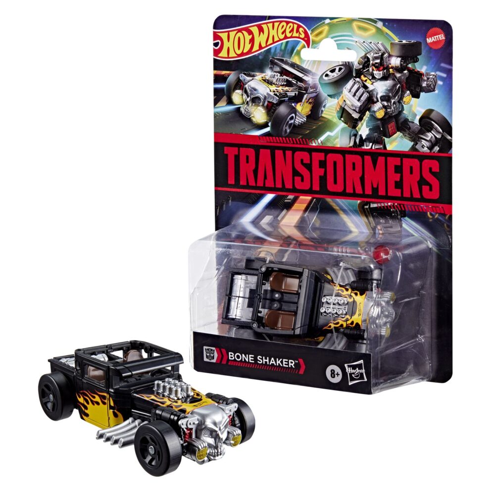 Bone shaker transformers collaborative hot weels x transformers. Hasbro añade a su colección transformers collaborative esta figura del icónico vehículo bone shaker de la marca hot wheels. Mide 12,5 cm y se convierte de vehículo a robot en 22 pasos. En el modo coche cuenta con una intimidante decoración de llamas y su inconfundible parachoques frontal con forma de calavera. Incluye 1x palanca de cambios con forma de maza que puede fijarse en ambos modos y que le proporciona un aspecto amenazante. Unidades limitadas.
