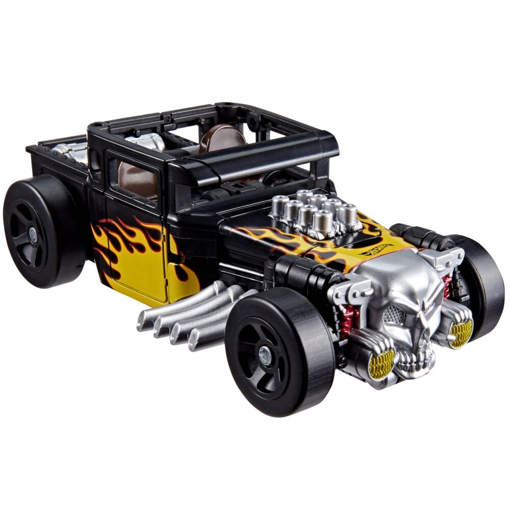Bone shaker transformers collaborative hot weels x transformers. Hasbro añade a su colección transformers collaborative esta figura del icónico vehículo bone shaker de la marca hot wheels. Mide 12,5 cm y se convierte de vehículo a robot en 22 pasos. En el modo coche cuenta con una intimidante decoración de llamas y su inconfundible parachoques frontal con forma de calavera. Incluye 1x palanca de cambios con forma de maza que puede fijarse en ambos modos y que le proporciona un aspecto amenazante. Unidades limitadas.