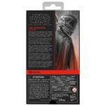 THE STRANGER QIMIR BLACK SERIES STAR WARS THE ACOLYTE. Hasbro incorpora a la colección The Black Series esta figura premium de "El Extraño", también conocido como Qimir, inspirada en su aparición la serie "Star Wars: The Acolyte" ("Star Wars: El Acólito" en España). Mide aproximadamente 15 cm y presenta un diseño fiel al personaje, con acabados de alta calidad y múltiples puntos de articulación. Incluye 2x sables de luz (uno largo y uno corto) y 1x cabeza intercambiable con su terrorífico casco. Se presenta en una caja con ventana. UNIDADES LIMITADAS.