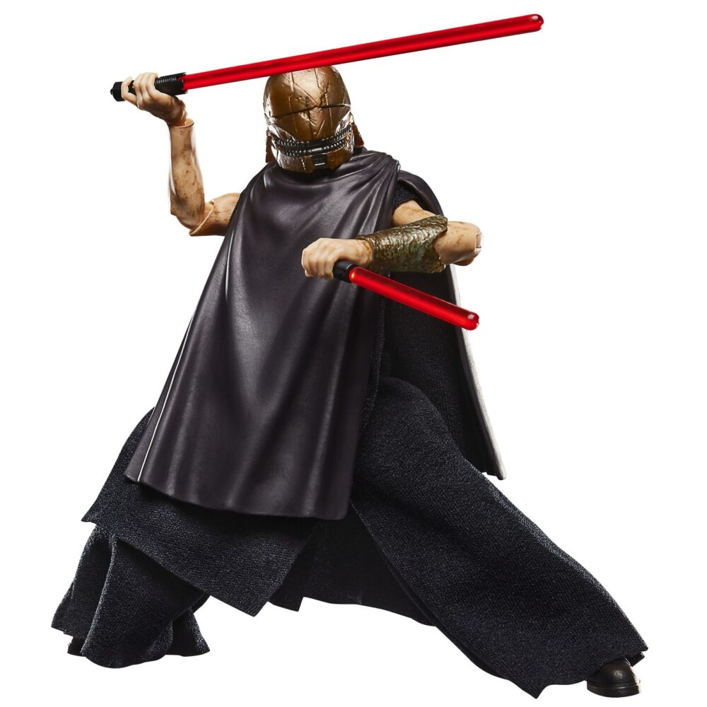 The stranger qimir black series star wars the acolyte. Hasbro incorpora a la colección the black series esta figura premium de "el extraño", también conocido como qimir, inspirada en su aparición la serie "star wars: the acolyte" ("star wars: el acólito" en españa). Mide aproximadamente 15 cm y presenta un diseño fiel al personaje, con acabados de alta calidad y múltiples puntos de articulación. Incluye 2x sables de luz (uno largo y uno corto) y 1x cabeza intercambiable con su terrorífico casco. Se presenta en una caja con ventana. Unidades limitadas.