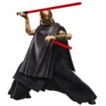 THE STRANGER QIMIR BLACK SERIES STAR WARS THE ACOLYTE. Hasbro incorpora a la colección The Black Series esta figura premium de "El Extraño", también conocido como Qimir, inspirada en su aparición la serie "Star Wars: The Acolyte" ("Star Wars: El Acólito" en España). Mide aproximadamente 15 cm y presenta un diseño fiel al personaje, con acabados de alta calidad y múltiples puntos de articulación. Incluye 2x sables de luz (uno largo y uno corto) y 1x cabeza intercambiable con su terrorífico casco. Se presenta en una caja con ventana. UNIDADES LIMITADAS.