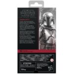 JANGO FETT BLACK SERIES STAR WARS ATTACK OF THE CLONES. Hasbro incorpora a la colección The Black Series esta figura premium de Jango Fett, el cazarrecompensas mandaloriano, inspirada en su aparición película "Star Wars: Attack of the Clones" ("Star Wars: El Ataque de los Clones" en España). Mide aproximadamente 15 cm y presenta un diseño fiel al personaje, con acabados de alta calidad y múltiples puntos de articulación. Incluye 1x casco extraíble, 1x mochila propulsora y 2x blásters. Se presenta en una caja con ventana. UNIDADES LIMITADAS.