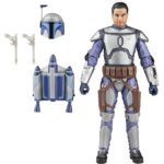 JANGO FETT BLACK SERIES STAR WARS ATTACK OF THE CLONES. Hasbro incorpora a la colección The Black Series esta figura premium de Jango Fett, el cazarrecompensas mandaloriano, inspirada en su aparición película "Star Wars: Attack of the Clones" ("Star Wars: El Ataque de los Clones" en España). Mide aproximadamente 15 cm y presenta un diseño fiel al personaje, con acabados de alta calidad y múltiples puntos de articulación. Incluye 1x casco extraíble, 1x mochila propulsora y 2x blásters. Se presenta en una caja con ventana. UNIDADES LIMITADAS.