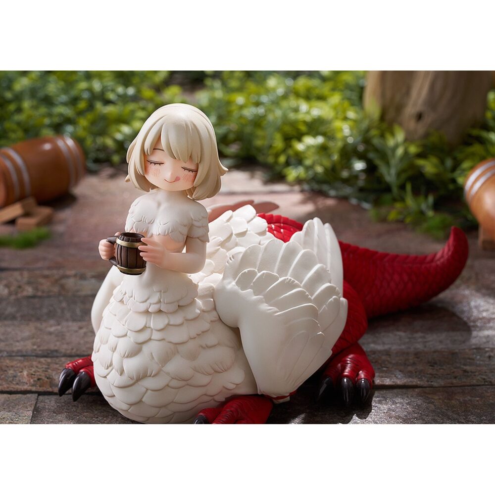 Gochisosama falin (chimera) delicious in dungeon. Kadokawa presenta esta figura de falin en su forma de quimera, satisfecha y agradecida por la comida que ha tomado (gochisosama). La figura del personaje "delicious in dungeon" (o "tragones y mazmorras" en españa) está basada en una escultura del artista shibi, que ha sido reesculpida y recolorada para esta versión fabricada con pvc. Con una longitud de 14,5 cm, representa a falin en su forma quimérica con plumas, garras y una expresión adorable mientras disfruta de la comida. El esculpido captura a la perfección su ternura, incluyendo su cola curvada con expresión de satisfacción.