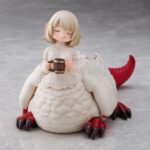 GOCHISOSAMA FALIN (CHIMERA) DELICIOUS IN DUNGEON. Kadokawa presenta esta figura de Falin en su forma de Quimera, satisfecha y agradecida por la comida que ha tomado (gochisosama). La figura del personaje "Delicious in Dungeon" (o "Tragones y Mazmorras" en España) está basada en una escultura del artista Shibi, que ha sido reesculpida y recolorada para esta versión fabricada con PVC. Con una longitud de 14,5 cm, representa a Falin en su forma quimérica con plumas, garras y una expresión adorable mientras disfruta de la comida. El esculpido captura a la perfección su ternura, incluyendo su cola curvada con expresión de satisfacción.