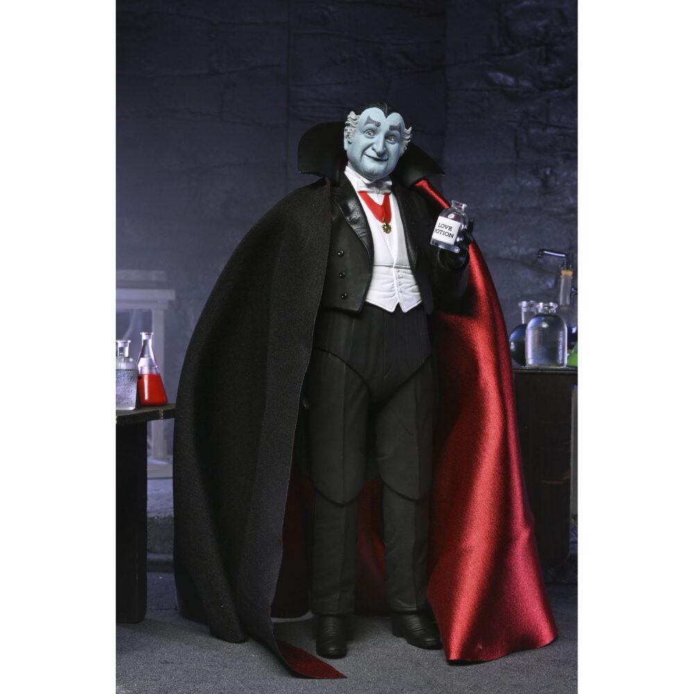 Ultimate grandpa munster the munsters. Neca incorpora a su colección ultimate scale action esta figura articulada del abuelo munster basada en el personaja de la serie de televisión de los años 60 “the munsters” ("la familia monster" en españa). Mide aproximadamente 18 cm y cuenta con un diseño detallado que captura el encanto travieso del personaje interpretado por al lewis. Incluye 1x capa de tela, 2x cabezas intercambiables, 5x manos adicionales, 1x pala y 3x vitrales diferentes. Se presenta en una caja con ventana y solapa frontal.