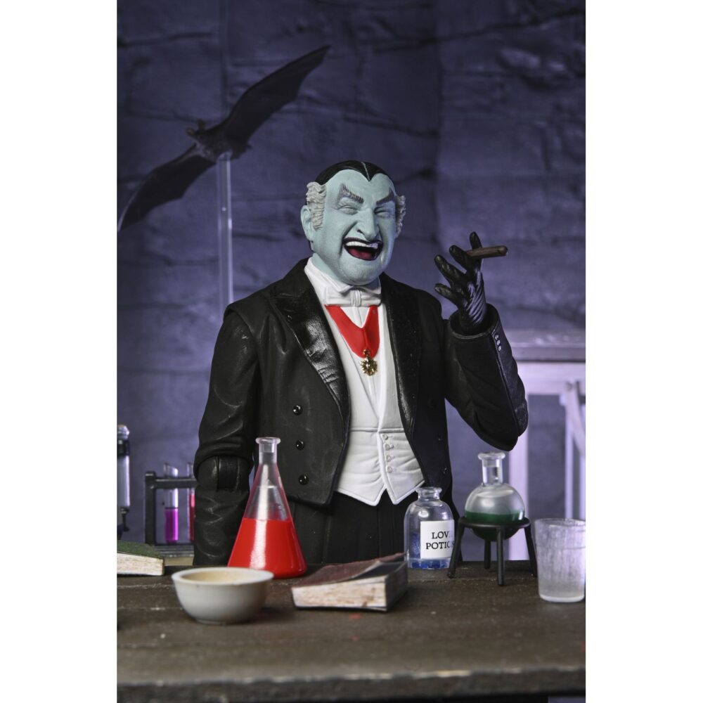 Ultimate grandpa munster the munsters. Neca incorpora a su colección ultimate scale action esta figura articulada del abuelo munster basada en el personaja de la serie de televisión de los años 60 “the munsters” ("la familia monster" en españa). Mide aproximadamente 18 cm y cuenta con un diseño detallado que captura el encanto travieso del personaje interpretado por al lewis. Incluye 1x capa de tela, 2x cabezas intercambiables, 5x manos adicionales, 1x pala y 3x vitrales diferentes. Se presenta en una caja con ventana y solapa frontal.