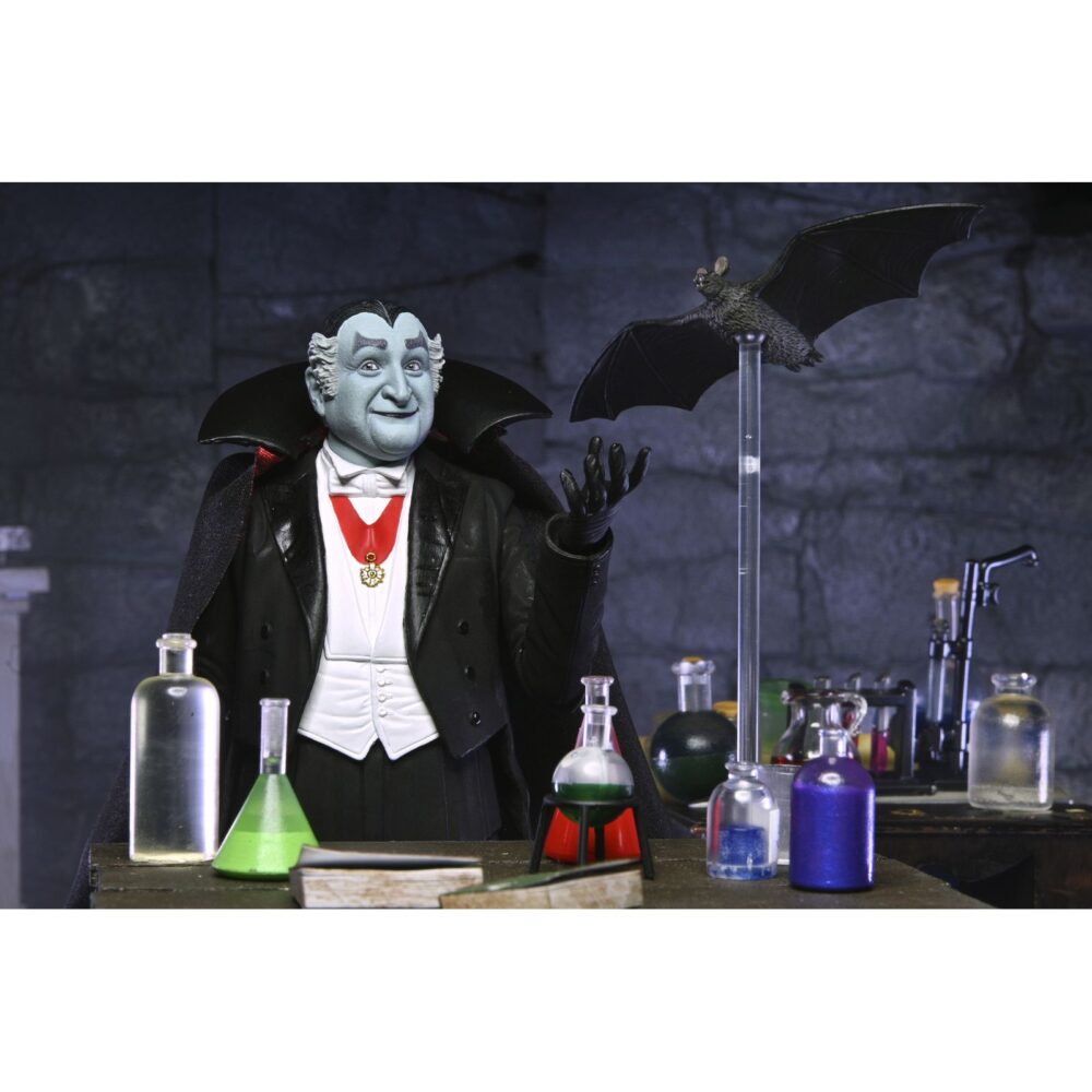 Ultimate grandpa munster the munsters. Neca incorpora a su colección ultimate scale action esta figura articulada del abuelo munster basada en el personaja de la serie de televisión de los años 60 “the munsters” ("la familia monster" en españa). Mide aproximadamente 18 cm y cuenta con un diseño detallado que captura el encanto travieso del personaje interpretado por al lewis. Incluye 1x capa de tela, 2x cabezas intercambiables, 5x manos adicionales, 1x pala y 3x vitrales diferentes. Se presenta en una caja con ventana y solapa frontal.