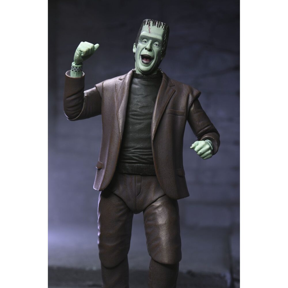 Ultimate herman munster the munsters. Neca incorpora a su colección ultimate scale action esta figura articulada del abuelo munster basada en el personaja de la serie de televisión de los años 60 “the munsters” ("la familia monster" en españa). Mide aproximadamente 18 cm y cuenta con un diseño detallado que captura el encanto travieso del personaje interpretado por al lewis. Incluye 1x capa de tela, 2x cabezas intercambiables, 5x manos adicionales, 1x pala y 3x vitrales diferentes. Se presenta en una caja con ventana y solapa frontal.