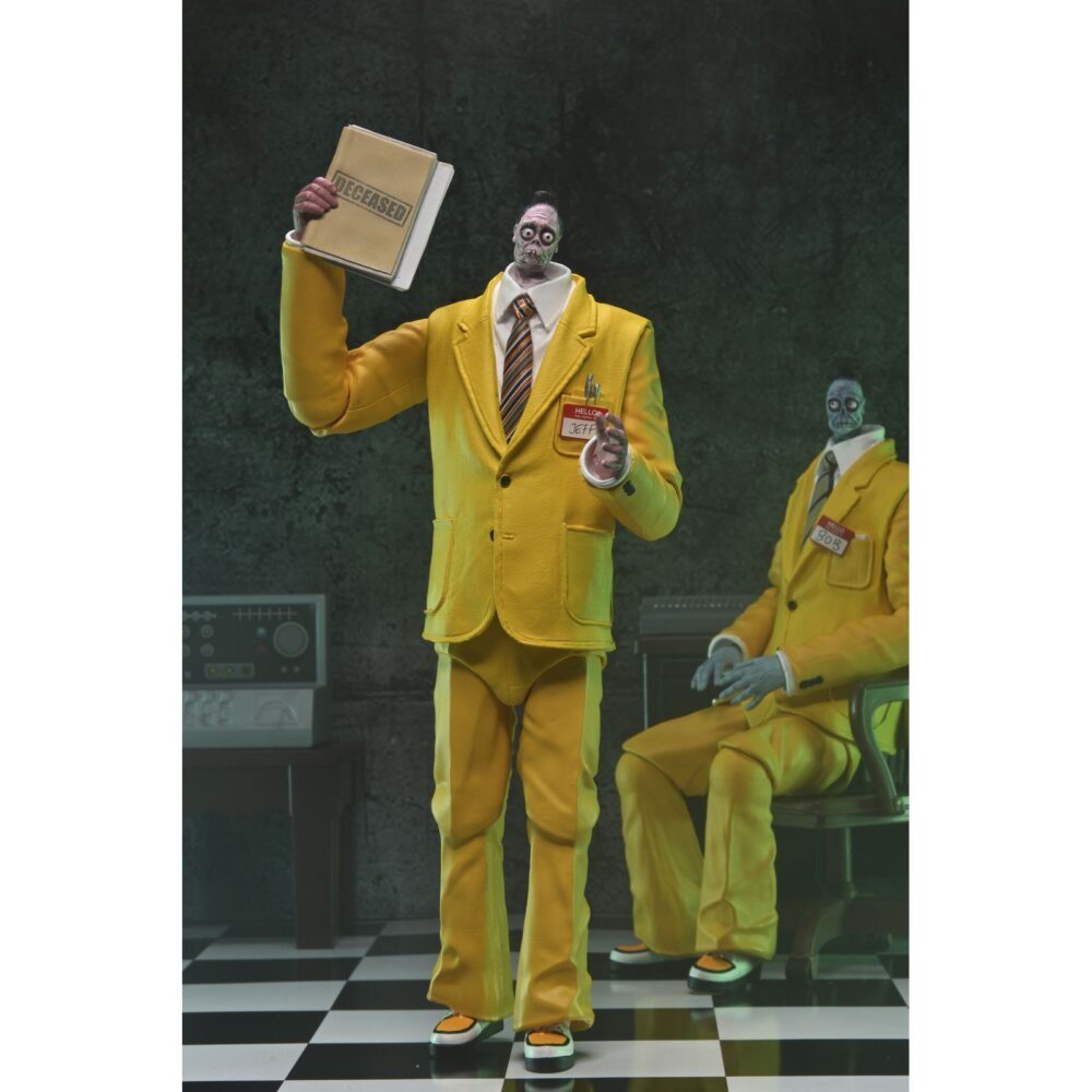 Ultimate bob beetlejuice beetlejuice. Neca introduce en su colección ultimate scale action esta figura articulada de bob inspirada en el personaje de la película “beetlejuice beetlejuice” ("bitelchús bitelchús" en españa). El número uno del equipo de bitelchús se presenta en la oficina con su traje amarillo para ayudar a su jefe. La figura mide 18 cm de alto e incluye 4x cabezas intercambiables, 16x manos adicionales, 2x cuellos de camisa con corbata, 2x bolsillos con identificación y 1x archivo de desaparecidos. Se presenta en una caja con ventana y solapa frontal.