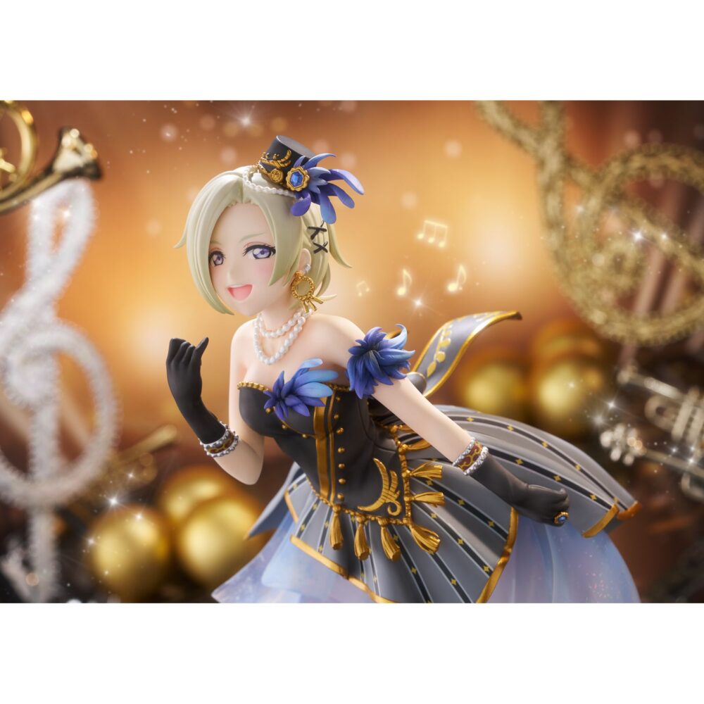 Mia taylor love live! Nijigasaki high school idol club 1/7 scale. Plum pmoa suma a su catálogo la figura a escala 1/7 de mia taylor, la integrante más joven del grupo de idols del anime "love live! Nijigasaki high school idol club". Esta figura, fabricada en pvc, mide aproximadamente 22 cm y destaca por la fidelidad en los detalles y el acabado en la pintura. Se presenta con un elegante atuendo de tonos azules y dorados con detalles translúcidos y una pose cautivadora que captura perfectamente la esencia del personaje. Incluye una base circular transparente para su exposición.