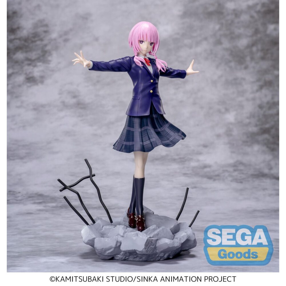 Kafu morisaki kamitsubaki city under construction luminasta. Sega presenta esta figura de kafu morisaki como parte de su colección luminasta, inspirada en el anime "kamitsubaki city under construction". Mide aproximadamente 21 cm de alto y presenta al personaje haciendo equilibrio. Destaca por los detalles del pelo y el uniforme que le añaden dinamismo al diseño. Fabricada en pvc, cuenta con una base con forma de escombros que le proporciona estabilidad. Ideal para exponer con sekai yorukawa kamitsubaki city under construction luminasta (se venden por separado).