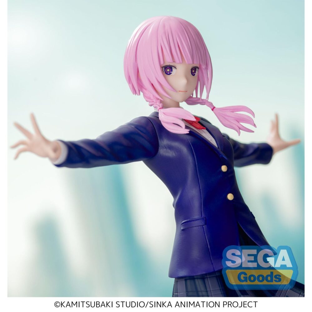 Kafu morisaki kamitsubaki city under construction luminasta. Sega presenta esta figura de kafu morisaki como parte de su colección luminasta, inspirada en el anime "kamitsubaki city under construction". Mide aproximadamente 21 cm de alto y presenta al personaje haciendo equilibrio. Destaca por los detalles del pelo y el uniforme que le añaden dinamismo al diseño. Fabricada en pvc, cuenta con una base con forma de escombros que le proporciona estabilidad. Ideal para exponer con sekai yorukawa kamitsubaki city under construction luminasta (se venden por separado).