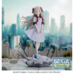 SEKAI YORUKAWA KAMITSUBAKI CITY UNDER CONSTRUCTION LUMINASTA. Sega suma a su colección Luminasta la figura de Sekai Yorukawa, personaje del anime "Kamitsubaki City Under Construction". Mide aproximadamente 21 cm de alto y está fabricada en PVC. Representa con fidelidad su estética y cuenta con una base con forma de escombros que le proporciona estabilidad. Ideal para exponer con KAFU MORISAKI FIGURA 21 CM KAMITSUBAKI CITY UNDER CONSTRUCTION LUMINASTA (se venden por separado).