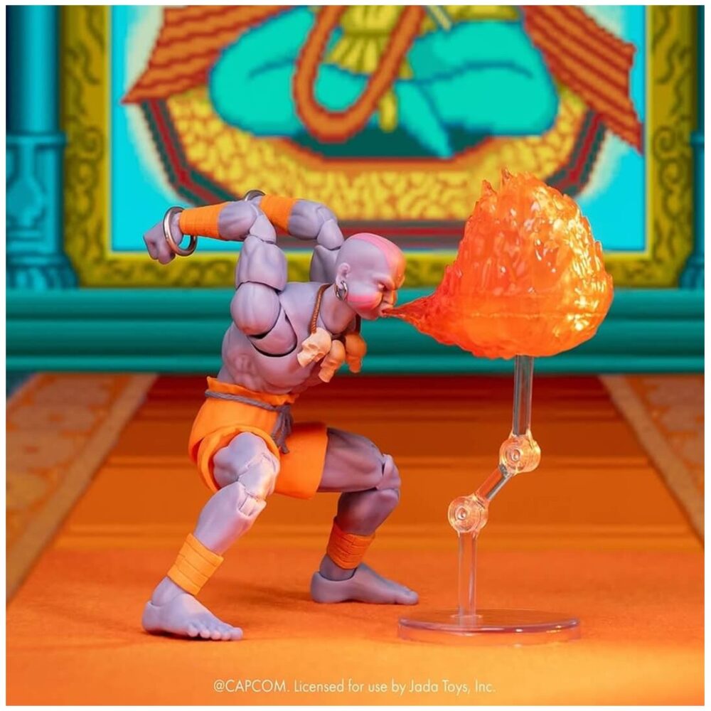 Dhalsim deluxe player 2 exclusive ultra street fighter ii. Jada toys presenta esta figura de dhalsim. Mide 17 cm y está basada en su aparición en los videojuegos de "street fighter". Fabricada por expertos a escala 1:12, esta figura da vida al maestro del yoga con una articulación increíble, extremidades flexibles únicas y efectos de fuego. Tanto si adopta una postura meditativa como si despliega su devastadora llama del yoga, esta versión de dhalsim es imprescindible para los coleccionistas serios de street fighter. Este set de lujo incluye todo lo necesario para encarnar su trascendental estilo de combate: (3) esculturas de cabeza en total, incluyendo una nueva expresión exclusiva para este lanzamiento, (1) escultura de cabeza extra para tu dhalsim jugador 1, (3) juegos de manos, (2) piernas flexibles, (2) brazos flexibles, accesorio de cuerpo en llamas con soporte de exhibición, (1) pieza de efecto yoga fuego y (1) pieza de efecto yoga llama. Esta figura de dhalsim se presenta en una caja de coleccionista con un escaparate transparente y es ideal tanto para los coleccionistas que la reciben dentro de la caja como para los que la sacan de ella. El embalaje también incluye una funda extraíble adornada con vibrantes ilustraciones de los personajes, lo que la convierte en una pieza destacada para cualquier exposición de street fighter. Unidades limitadas.