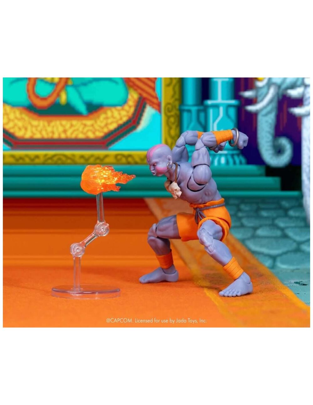 Dhalsim deluxe player 2 exclusive ultra street fighter ii. Jada toys presenta esta figura de dhalsim. Mide 17 cm y está basada en su aparición en los videojuegos de "street fighter". Fabricada por expertos a escala 1:12, esta figura da vida al maestro del yoga con una articulación increíble, extremidades flexibles únicas y efectos de fuego. Tanto si adopta una postura meditativa como si despliega su devastadora llama del yoga, esta versión de dhalsim es imprescindible para los coleccionistas serios de street fighter. Este set de lujo incluye todo lo necesario para encarnar su trascendental estilo de combate: (3) esculturas de cabeza en total, incluyendo una nueva expresión exclusiva para este lanzamiento, (1) escultura de cabeza extra para tu dhalsim jugador 1, (3) juegos de manos, (2) piernas flexibles, (2) brazos flexibles, accesorio de cuerpo en llamas con soporte de exhibición, (1) pieza de efecto yoga fuego y (1) pieza de efecto yoga llama. Esta figura de dhalsim se presenta en una caja de coleccionista con un escaparate transparente y es ideal tanto para los coleccionistas que la reciben dentro de la caja como para los que la sacan de ella. El embalaje también incluye una funda extraíble adornada con vibrantes ilustraciones de los personajes, lo que la convierte en una pieza destacada para cualquier exposición de street fighter. Unidades limitadas.